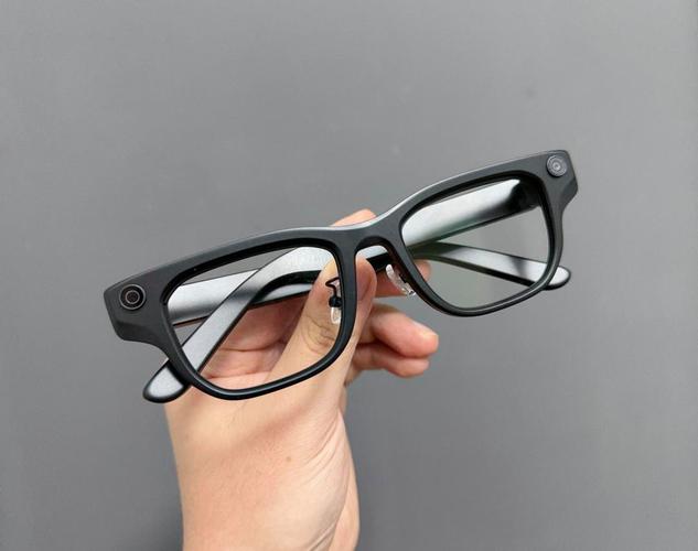 4299元的讯飞AI眼镜，到底贵在翻译还是大模型？